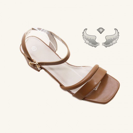 Cross-border trade: Large-size flat flip-flops and beach shoes from the US, women's casual shoes in stock.