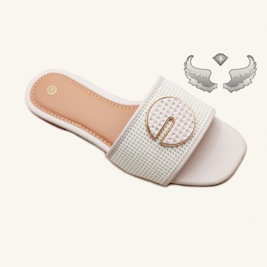 Hot-selling Slippers: high-quality, fashionable, hand-woven women's slippers for cross-border trade.