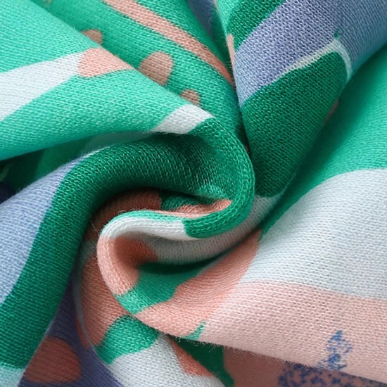 New autumn and winter styles for children, including stylish hooded cardigans and elastic waist pants. Two-piece suits