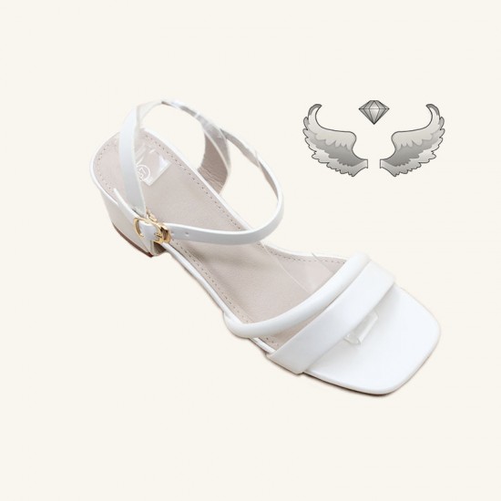 Cross-border trade: Large-size flat flip-flops and beach shoes from the US, women's casual shoes in stock.