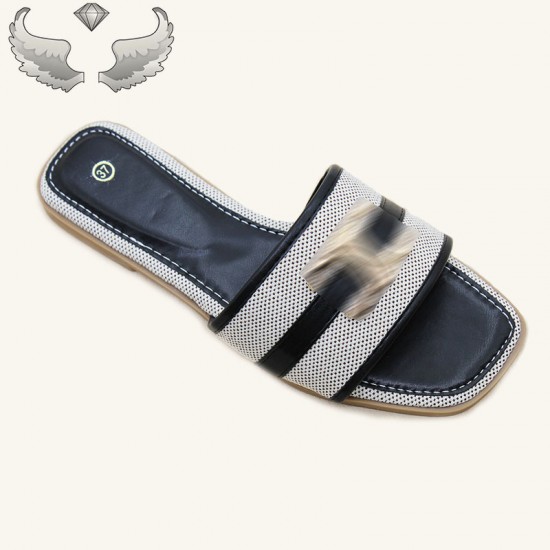 Chaozhou factory wholesale, new, soft, and comfortable women's flat slippers with sparkling rhinestones.