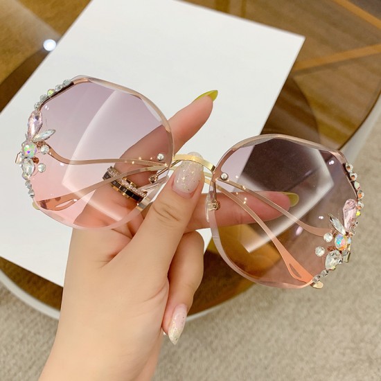 New fashionable, influencer-inspired diamond-studded sunglasses for women, high-end, face-flattering, small rimless sunglasses with trimmed edges.