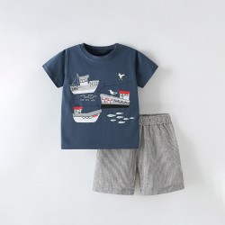 New cross-border short-sleeved two-piece suits for boys, including European and American style summer tops and shorts, casual suits, and stylish T-shirts for children.