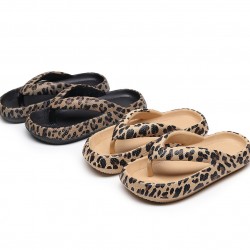 Best-selling herringbone slippers for outdoor wear in summer, fashionable and stylish thick-soled leopard-print couples' beach sandals.