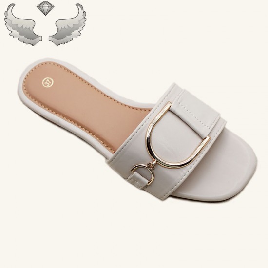 Factory wholesale spot slippers, factory-made summer slippers for export, women's flat rhinestone shoes.