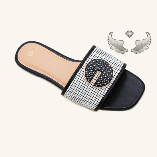 Hot-selling Slippers: high-quality, fashionable, hand-woven women's slippers for cross-border trade.