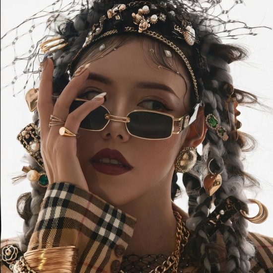 Influencer-inspired ring-buckle sunglasses, fashionable and trendy, personalized sunglasses for men and women, new small-frame, square-shaped sunglasses.