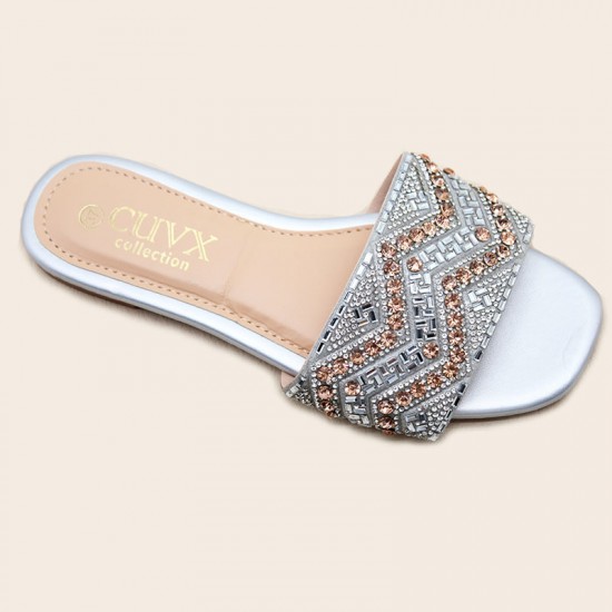 Yiwu factory wholesale of fashionable summer rhinestone flat sandals, light luxury square-toe women's slippers.