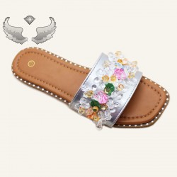 Factory wholesale fashion slippers, Chaozhou women's shoes, fashionable buckle sandals