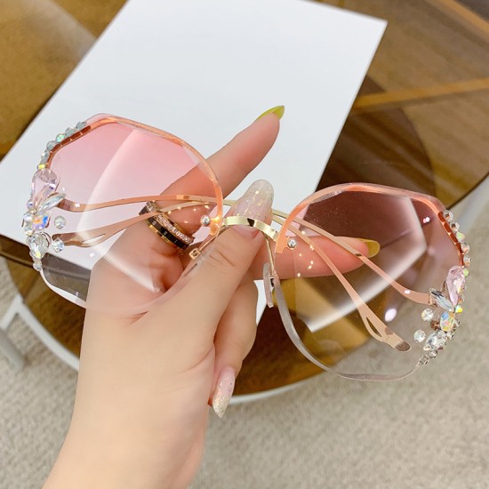 New fashionable, influencer-inspired diamond-studded sunglasses for women, high-end, face-flattering, small rimless sunglasses with trimmed edges.