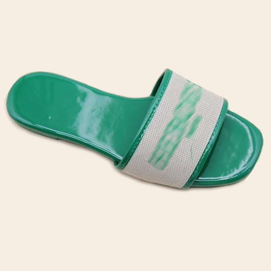 1688 stall wholesale of non-slip summer fashion craft shoes with embroidered letters.