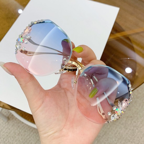 New fashionable, influencer-inspired diamond-studded sunglasses for women, high-end, face-flattering, small rimless sunglasses with trimmed edges.