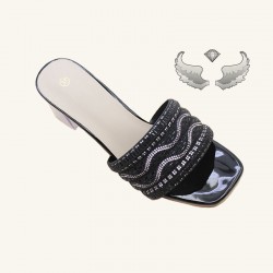Factory-made Chaozhou women's slippers, fashionable flat-soled flip-flops, durable and comfortable.